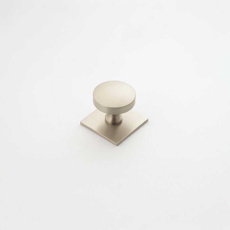 Hastings 38mm Knob on Backplate Satin Nickel
