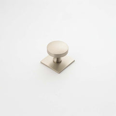 Hastings 38mm Knob on Backplate Satin Nickel